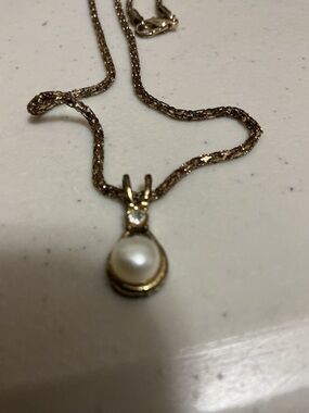 Vintage necklace with pearl & stone on pendant